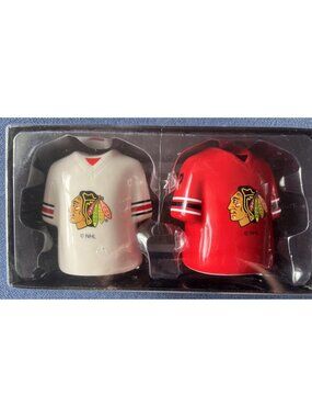 CHICAGO Blackhawks NHL Ice Hockey Game Day Jersey Salt & Pepper Shakers Licensed